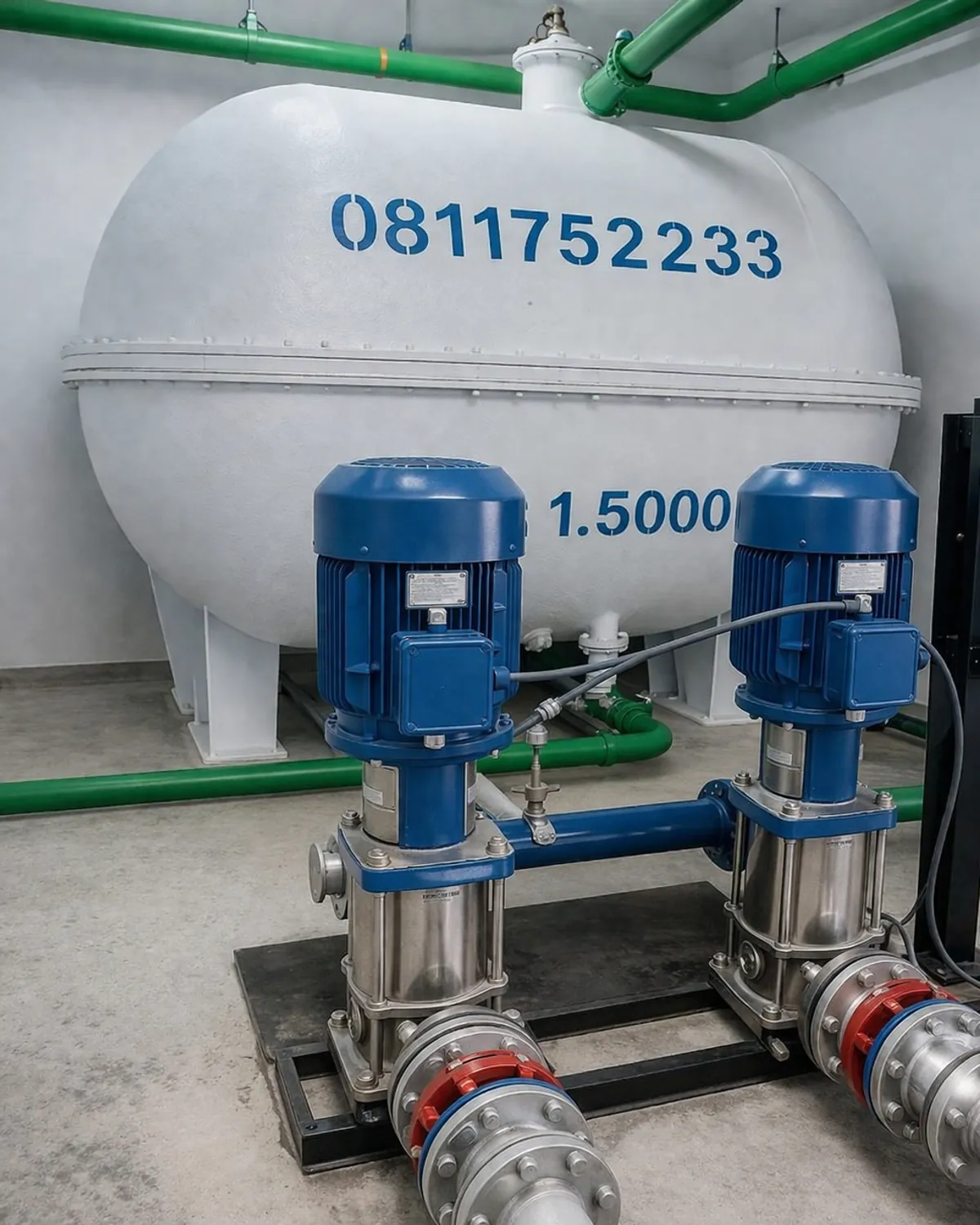 Process water system with storage tank and pumps